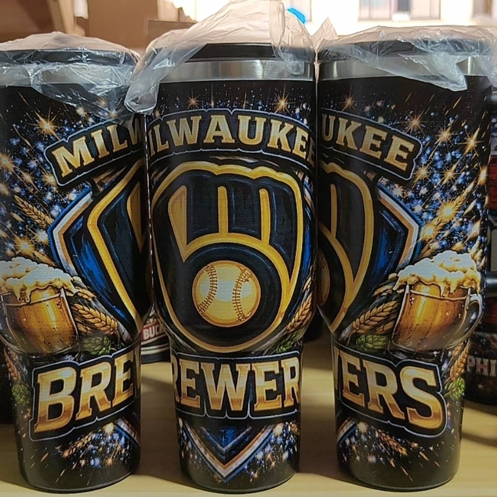 Milwaukee Brewers Black Gold Logo Tumbler